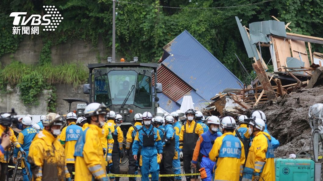 靜岡縣土石流造成多處民宅被沖毀。(圖/達志影像美聯社)