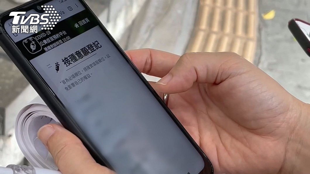 觀點／唐鳳疫苗預約成意見調查　媒體人：指望政府有屁用