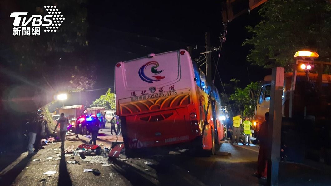 遊覽車蘇花撞山壁釀6死 司機超速操作失當遭訴