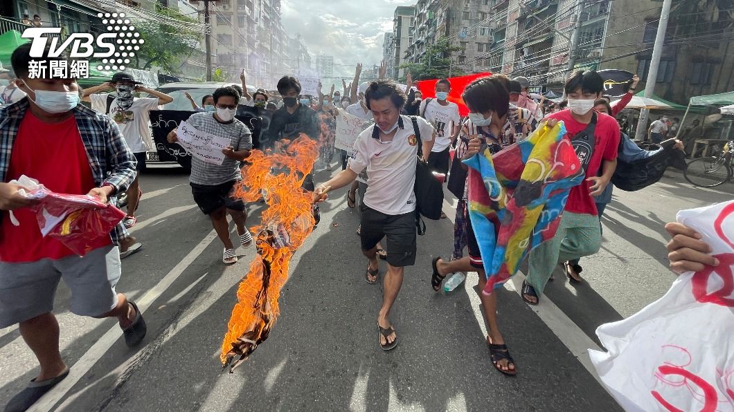 緬甸民眾持續發起抗爭活動。(圖/達志影像美聯社)
