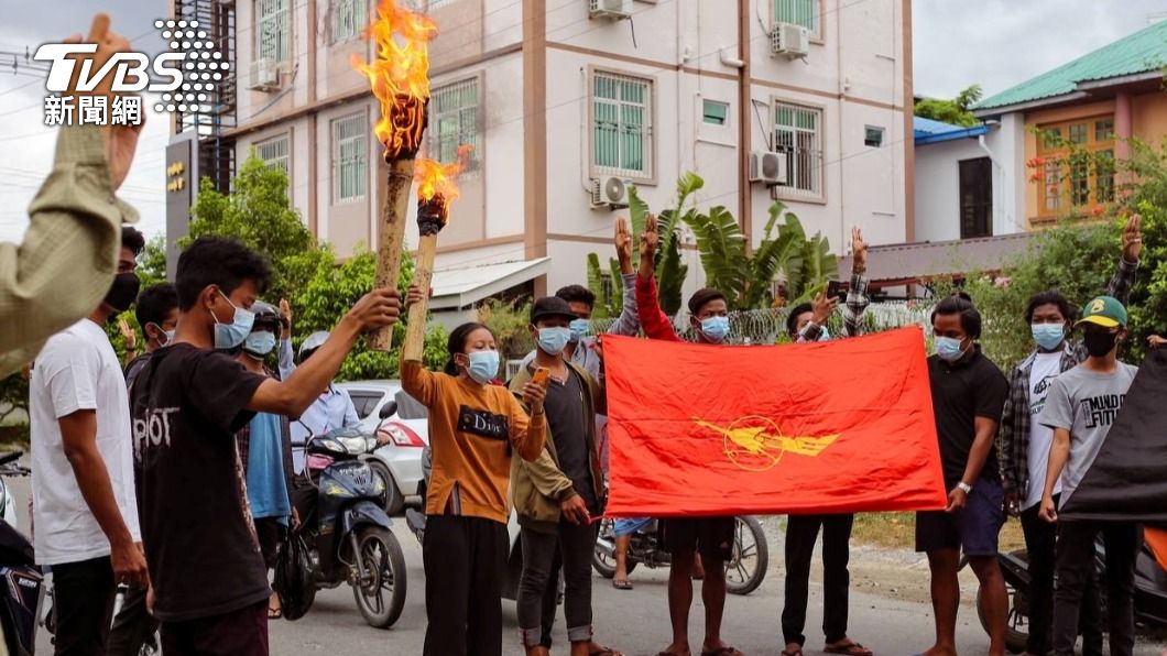 相較於疫情人民更害怕軍政府。(圖/達志影像路透社)