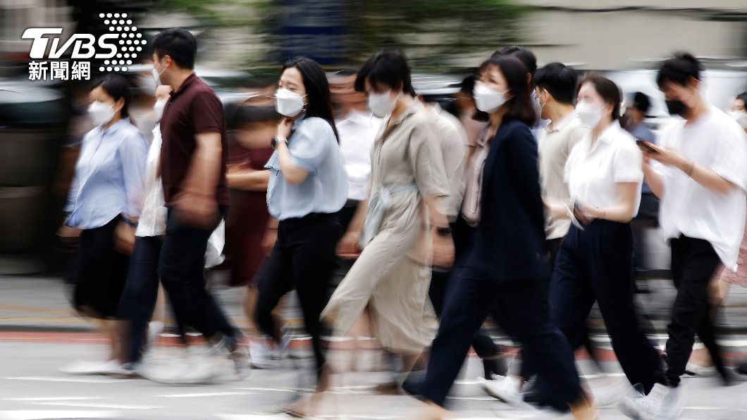 南韓近日確診個案多落在首爾等首都圈地區，因此官方急為當地民眾接種。（圖／達志影像路透社）