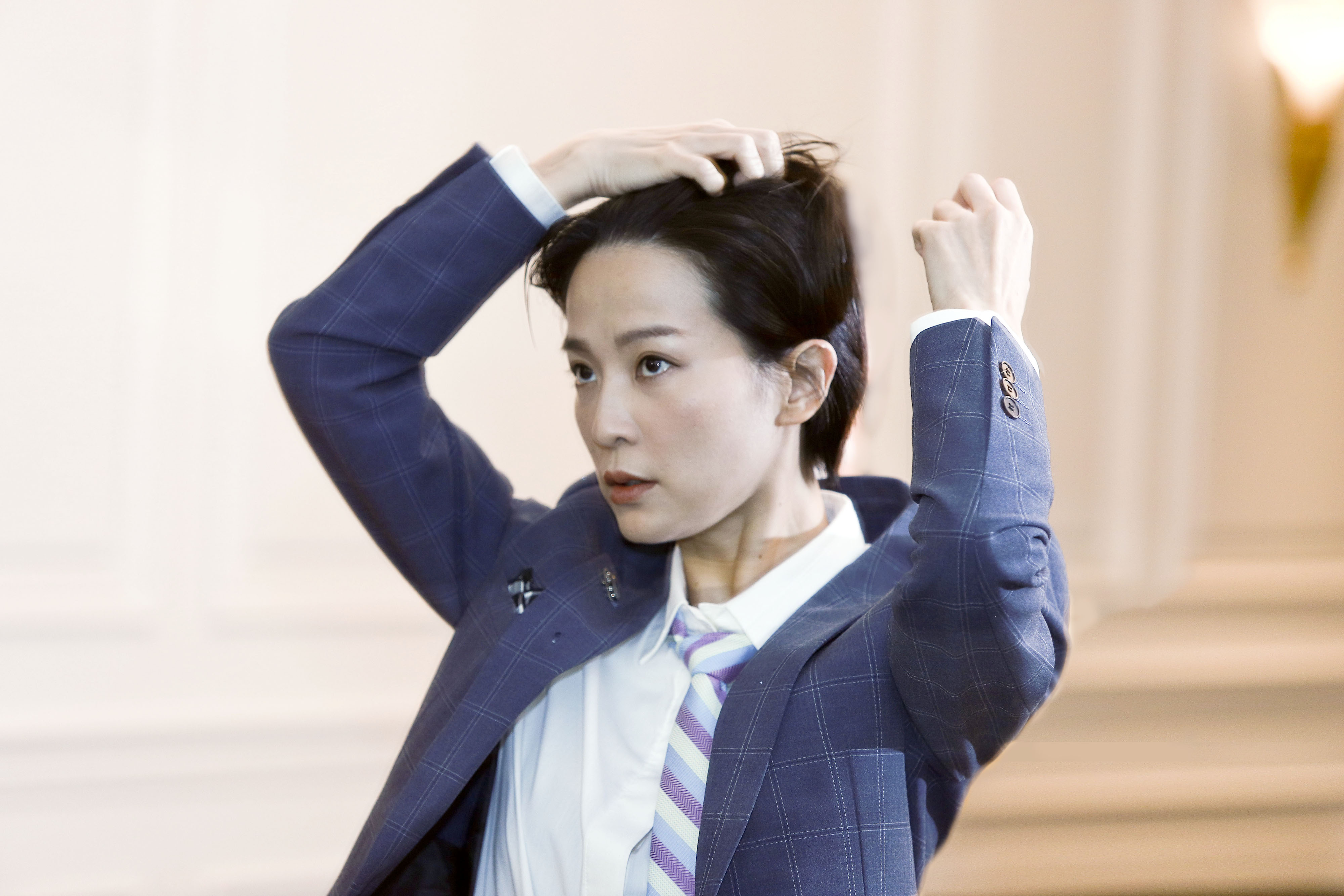 楚宣女扮男裝的模樣相當帥氣。（圖／民視提供）