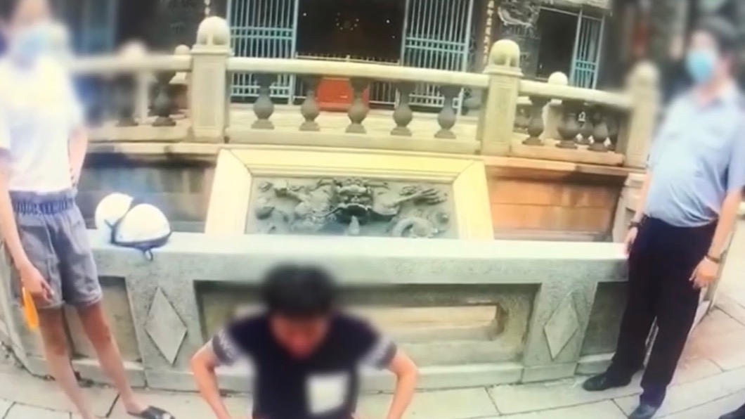 竊賊被噴辣椒水制伏。(圖/TVBS)