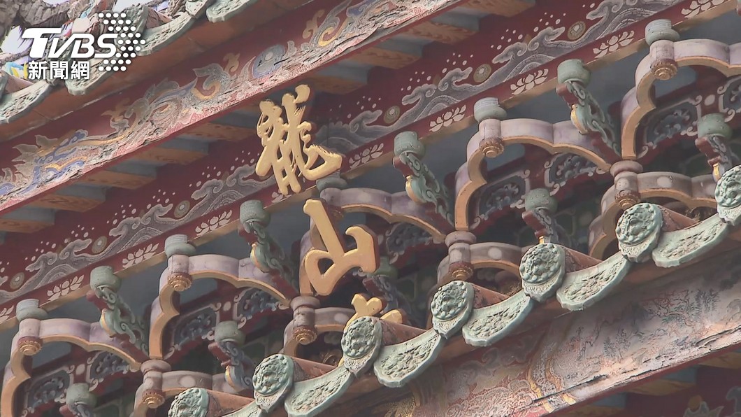 龍山寺因三級警戒香客減少。(圖/TVBS)