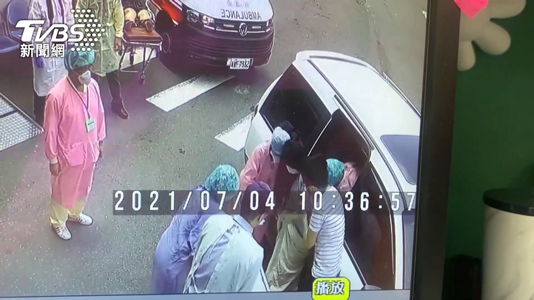 夫妻相繼確診!解隔離3天生產來不及 老公後座接生