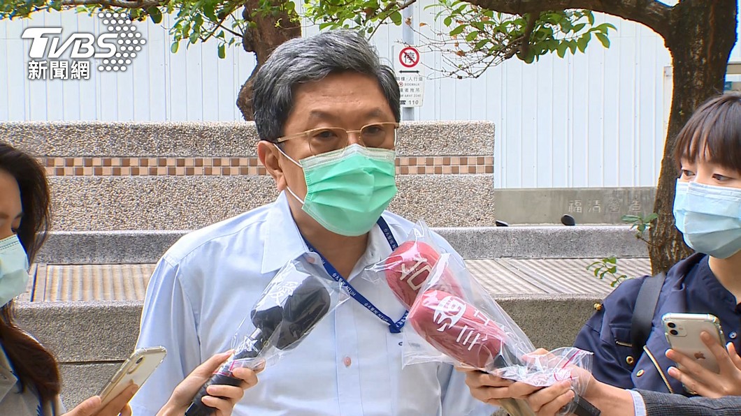 台大感染科醫生李秉穎認為吸入式疫苗抗體生成性較差。(圖/TVBS)
