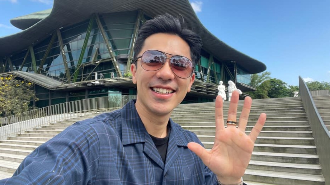 楊皓崴強調不是硬戴戒指,已經戴了數個月。(圖/翻攝自楊皓崴臉書)