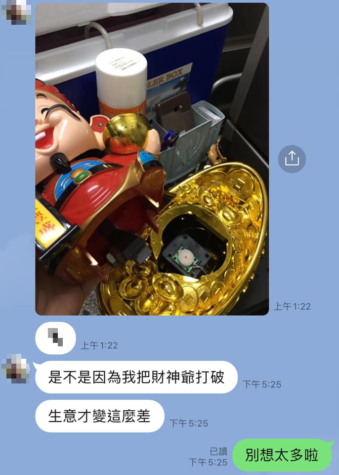 原PO妻子摔壞財神爺擺飾。(圖/翻攝自爆廢公社二館)