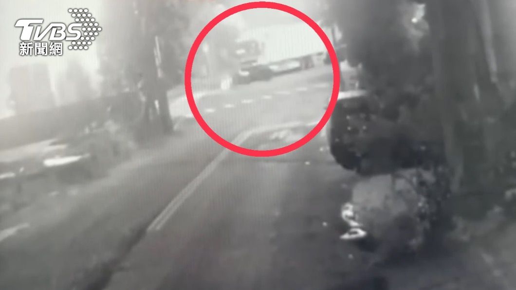 「讓你體驗生死瞬間」！不滿被逼車　男子持刀槍恐嚇司機