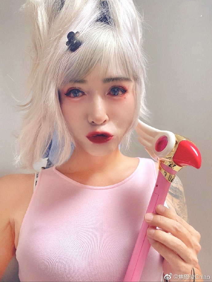 焦恩俊說被女兒玩壞了。（圖／翻攝自焦恩俊微博）