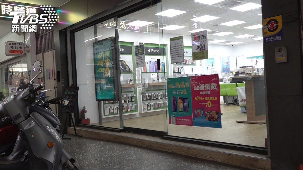 妻子發燒!幫繳電話費 丈夫拒量體溫、實名制與店員爆衝突