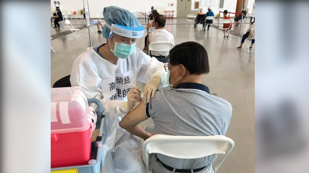 高雄市民施打新冠肺炎疫苗踴躍，疫苗使用率為六都最高。（圖／翻攝自陳其邁 Chen Chi-Mai臉書）