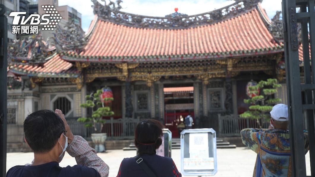 陽管處加強取締違停 龍山寺仍不開放入廟參拜