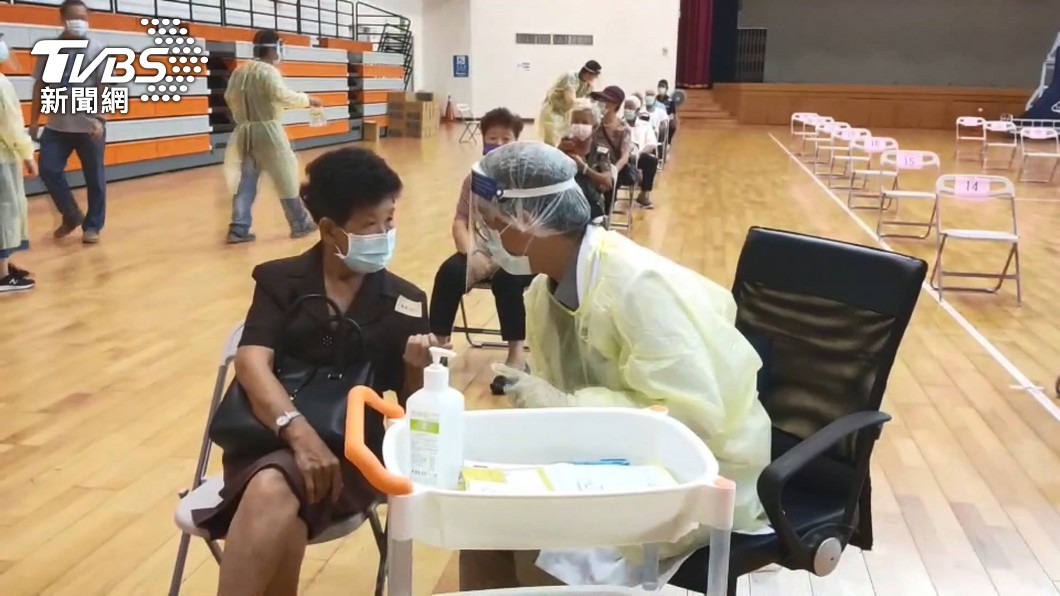 75歲長者接種率僅55% 醫曝解封需靠「2條件」