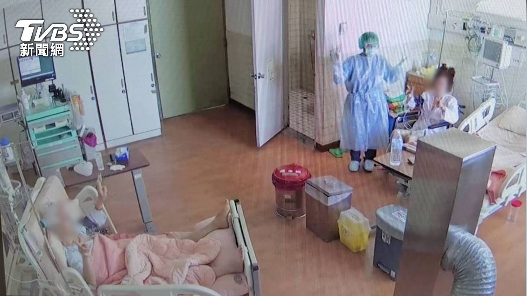 醫療團隊經過評估後,老夫妻兩人才同室接受治療。(圖/花蓮慈濟醫院提供)