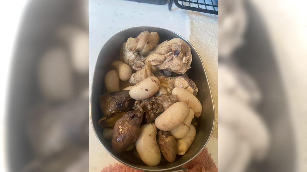 有人夫分享妻子突然心血來潮下廚並端出這碗料理。(圖/翻攝自爆廢公社公開版)