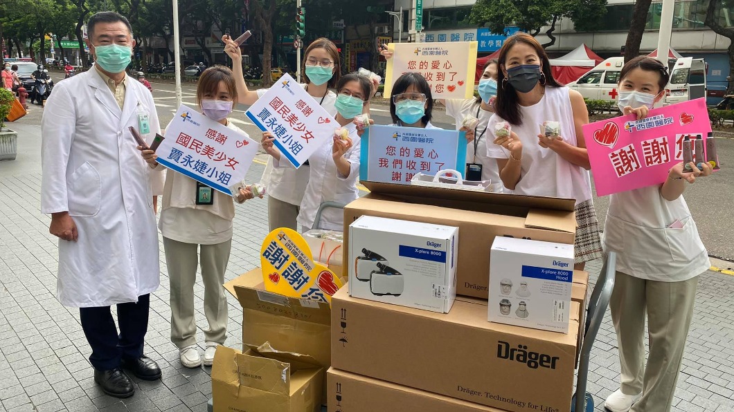 賈永婕前往各地醫院送物資。（圖／翻攝自賈永婕的跑跳人生臉書）