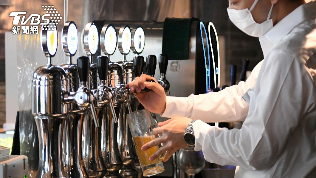 餐飲業再次被禁酒接下來恐難撐下去。(圖/達志影像美聯社)