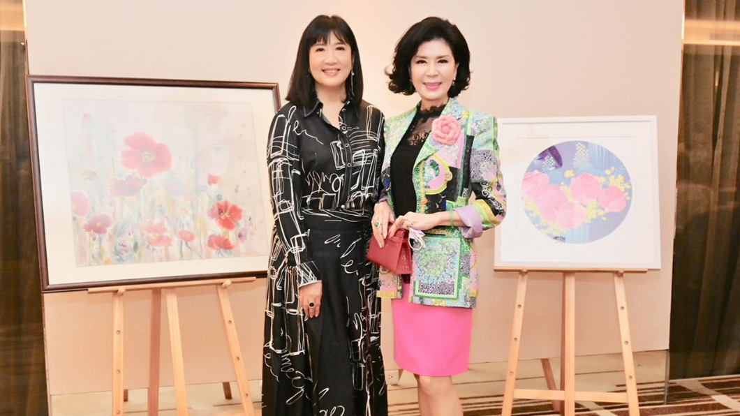 白嘉莉以五星級飯店為家定居台灣,並在飯店二樓舉辦畫展。(圖/翻攝自白嘉莉臉書)