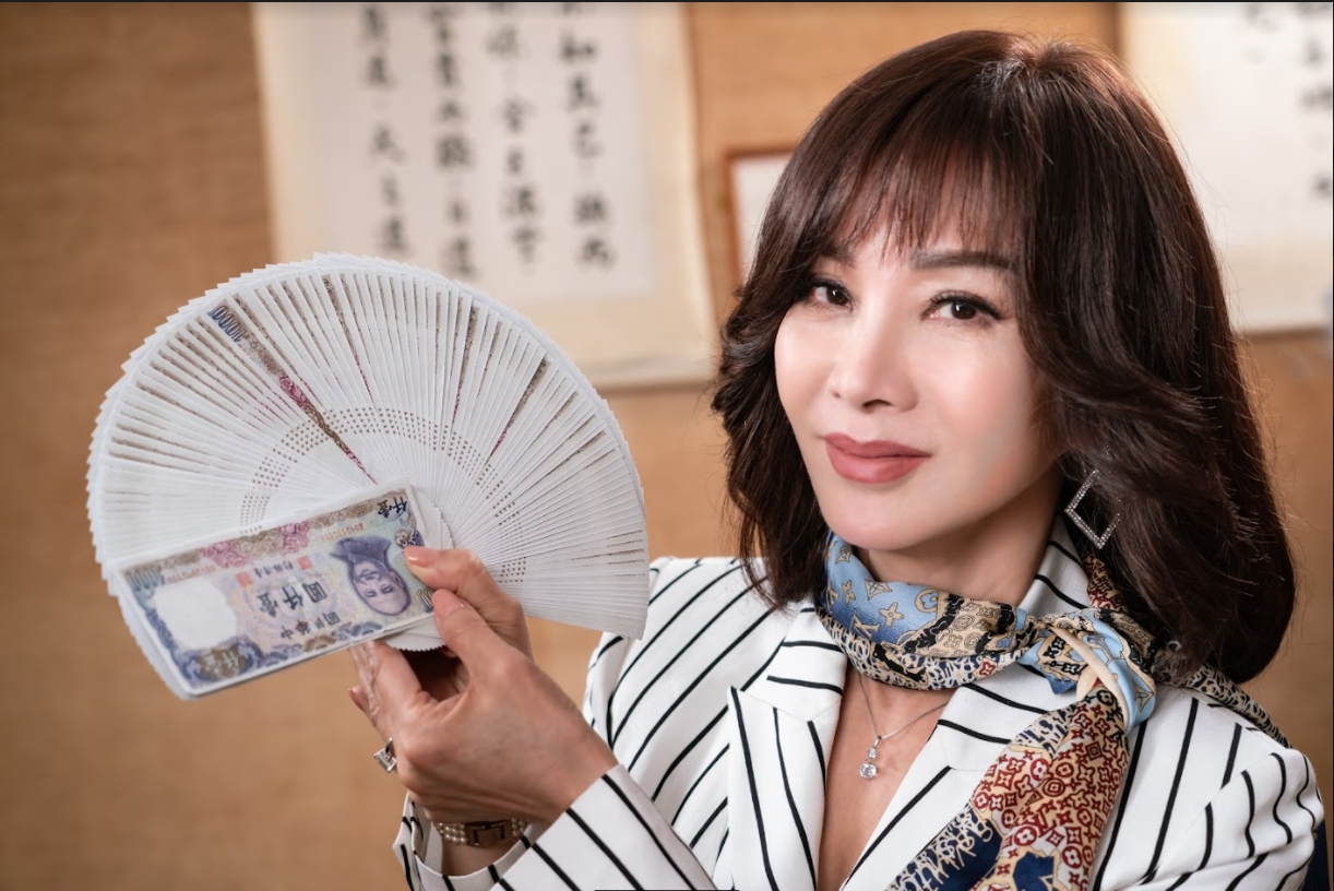 陳美鳳秀場賺錢不眨眼 自封「錢嫂」拿現金塞滿家裡抽屜