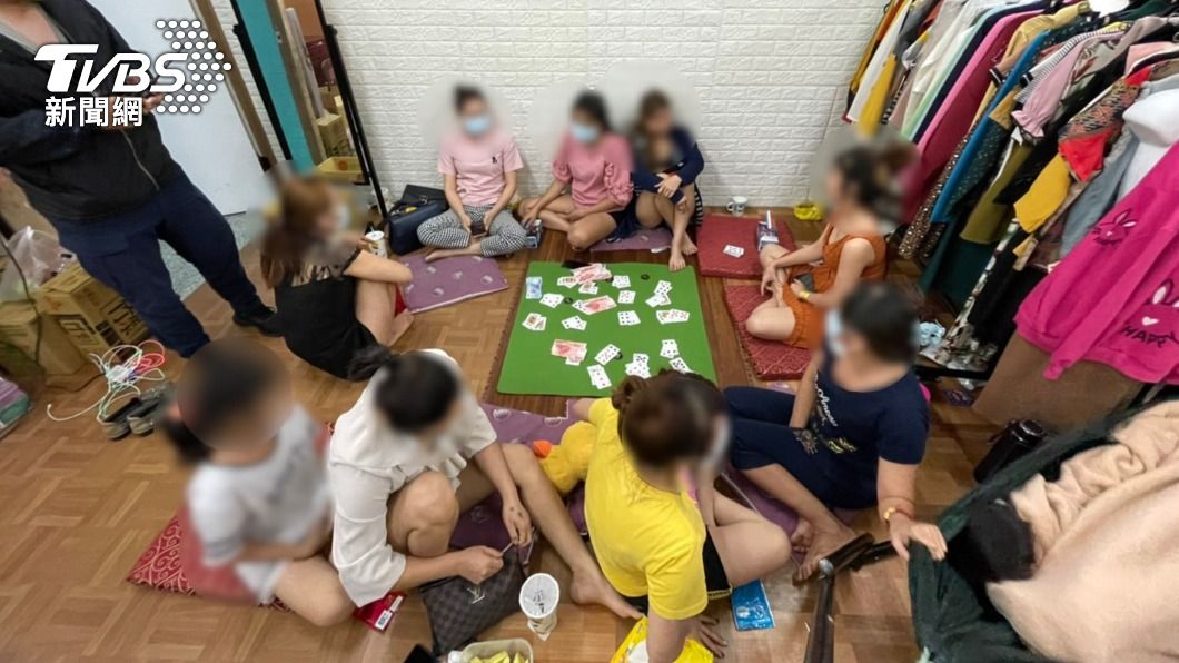 無視疫情聚賭 台南10名越南女子遭送辦