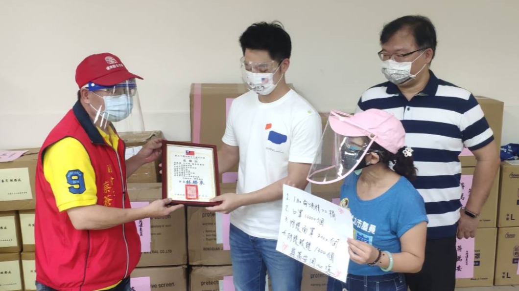 立委蔣萬安赴環南市場捐贈物資。（圖／民眾提供）
