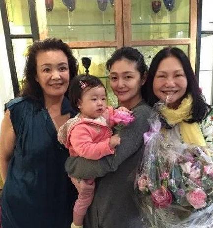 大S日前自爆離婚，婆婆、媽媽都出面緩頰。（圖／翻攝自微博）