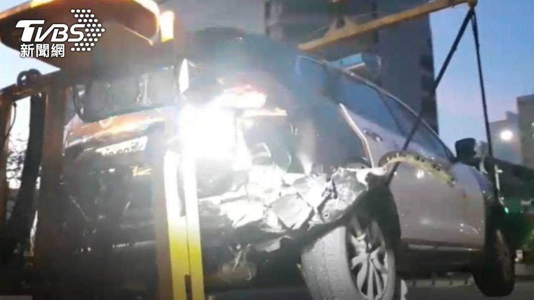 男急回家高速追撞新警車 警苦笑:應該還在全險內