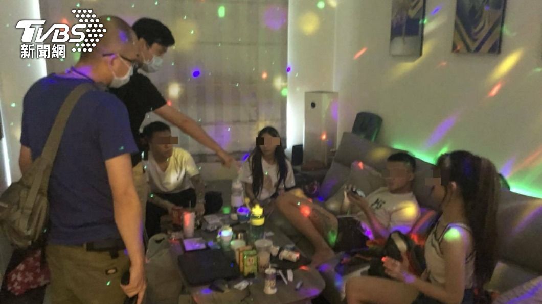 囂張！掛霓虹燈開毒趴警察來了繼續搖　7人擬罰210萬