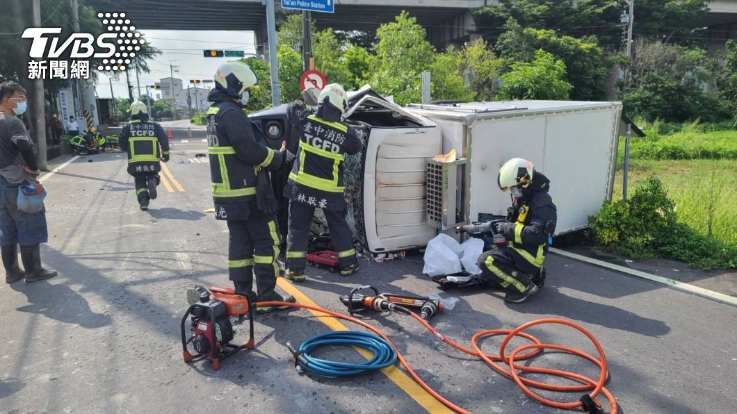 台中機車小貨車路口碰撞　18歲女騎士傷重不治