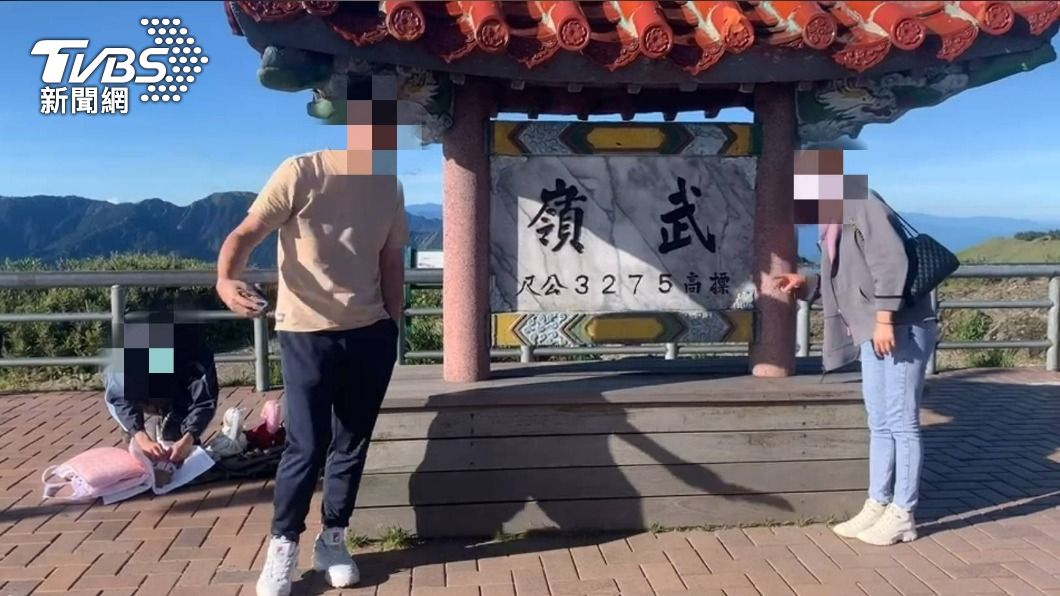 微解封亂象多!遊客一早衝武嶺「無罩」打卡、大啖美食