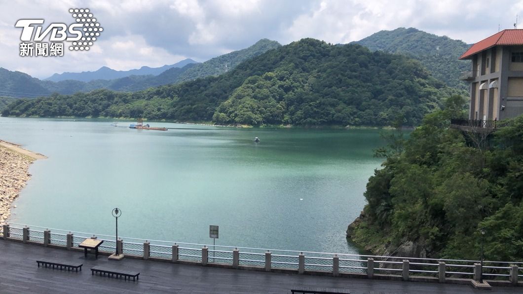 微解封首日　石門水庫園區中午滿車採一出一進