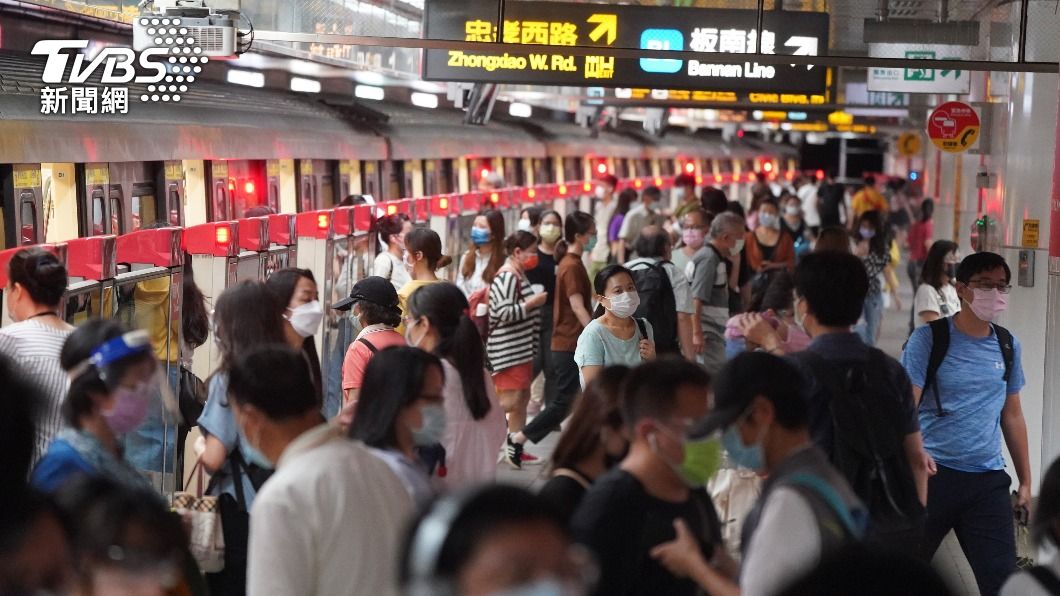 微解封首日上班族湧出 北捷運量較前週增1成