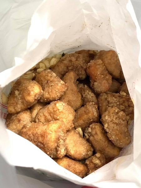 網友因為少打字得到300元鹹酥雞。（圖／翻攝自爆料公社臉書）