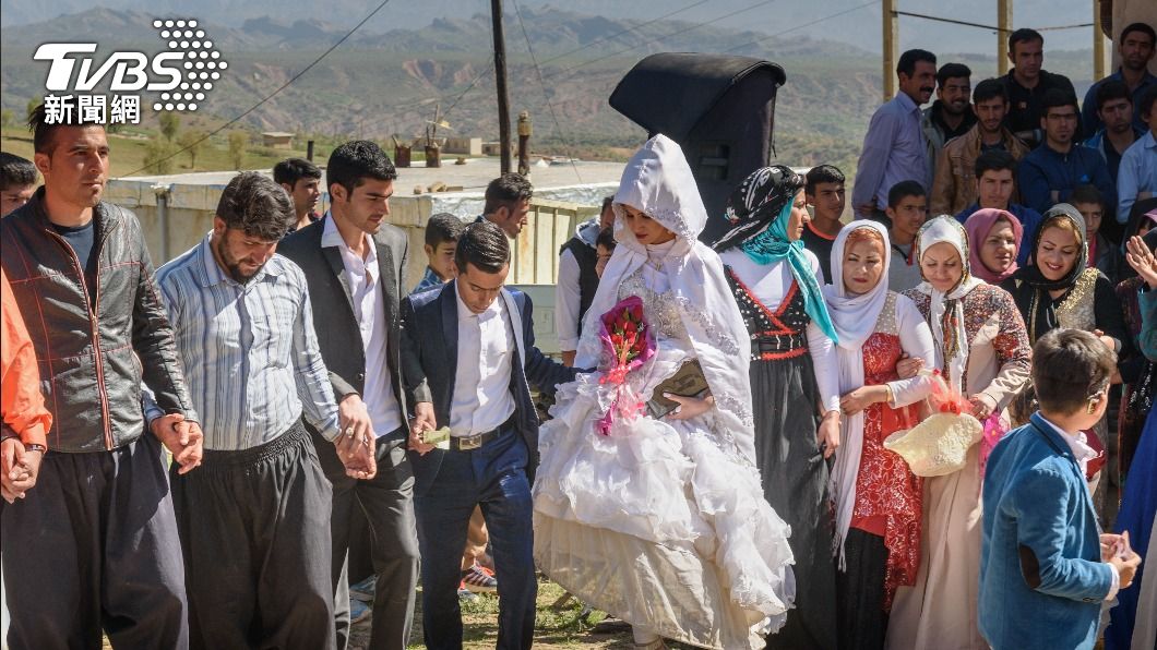 伊朗國內出現平均結婚年齡提升及生育率下滑問題。（示意圖／shutterstock達志影像）