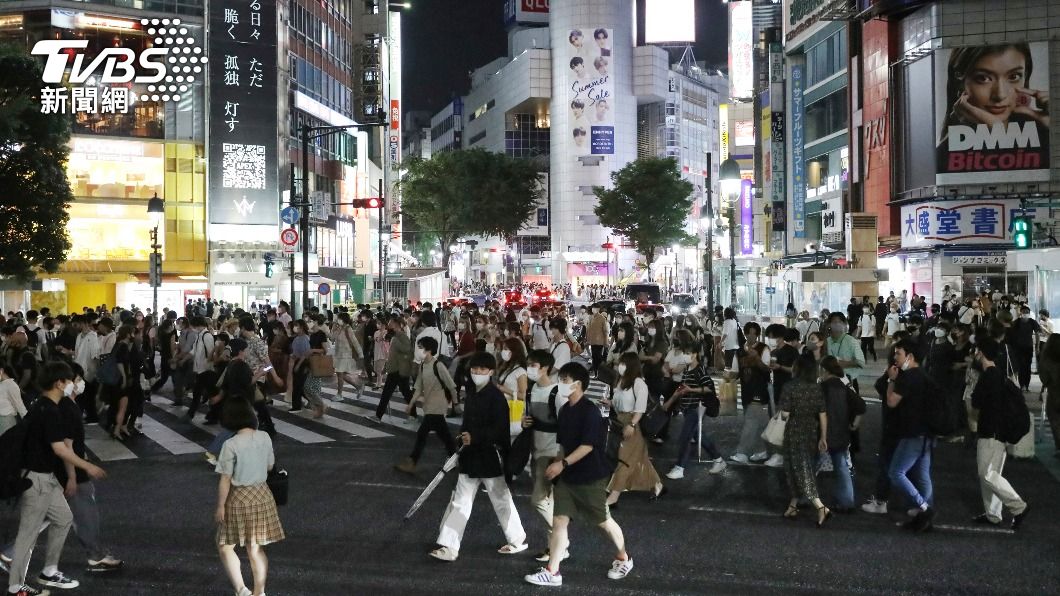 昨日澀谷街頭晚間仍能看到滿滿人潮。（圖／達志影像美聯社）