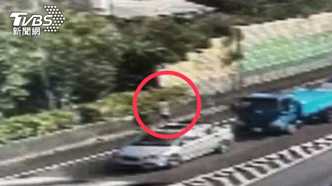 婦迷糊走上交流道!警「當親奶奶」關懷 查出身份送返家