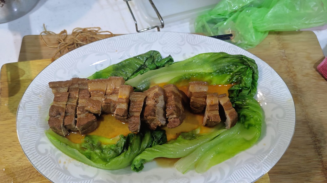 人夫下廚煮東坡肉請兒子女友惹怒妻　網喊：你慘了