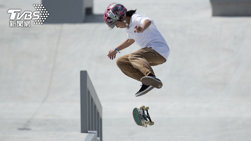Ollie(豚跳)是一種不用手而帶板騰空的技巧。(圖/達志影像美聯社)