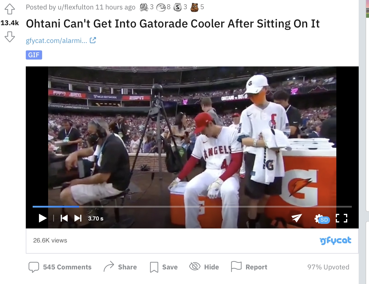 媒體直擊大谷打不開底下的水箱。(圖/翻攝自Reddit)