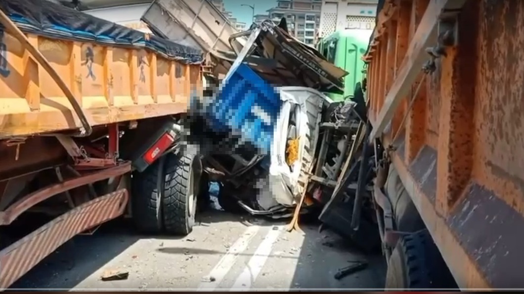 從2020年至今,臺64線西行從觀音山隧道出口到臺北港端共發生2起A2事故與1起A1事故,日前這起事故為2年來最嚴重一起。(圖片來源/ TVBS)