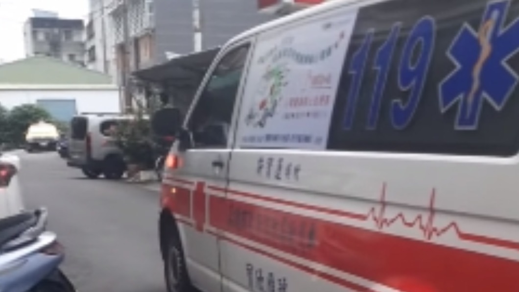 民眾質疑為何殯葬業能知道他有通報119。(圖/翻攝自臉書爆料公社公開版)