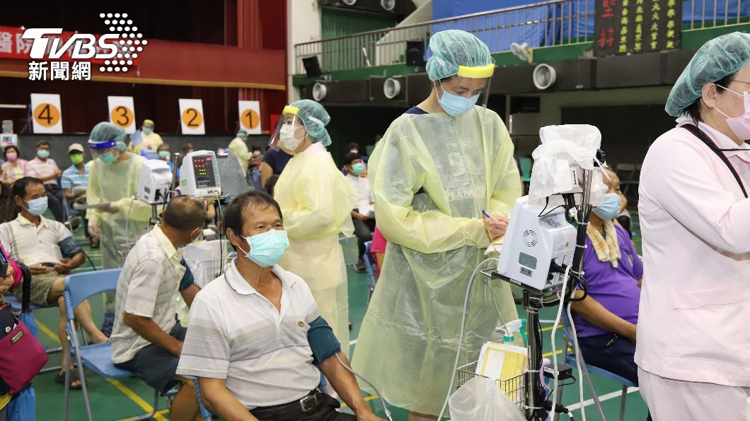 嘉義莫德納接種爆量民眾空跑　縣長翁章梁道歉