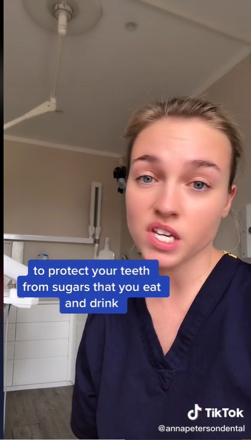 英國牙醫安娜彼得森呼籲刷牙後不要用漱口水。(圖/翻攝自annapetersondental抖音)
