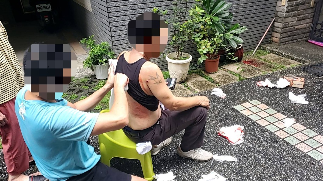 高雄男拿刀砍弟爆「路人被攻擊」 警方逮捕嫌疑人