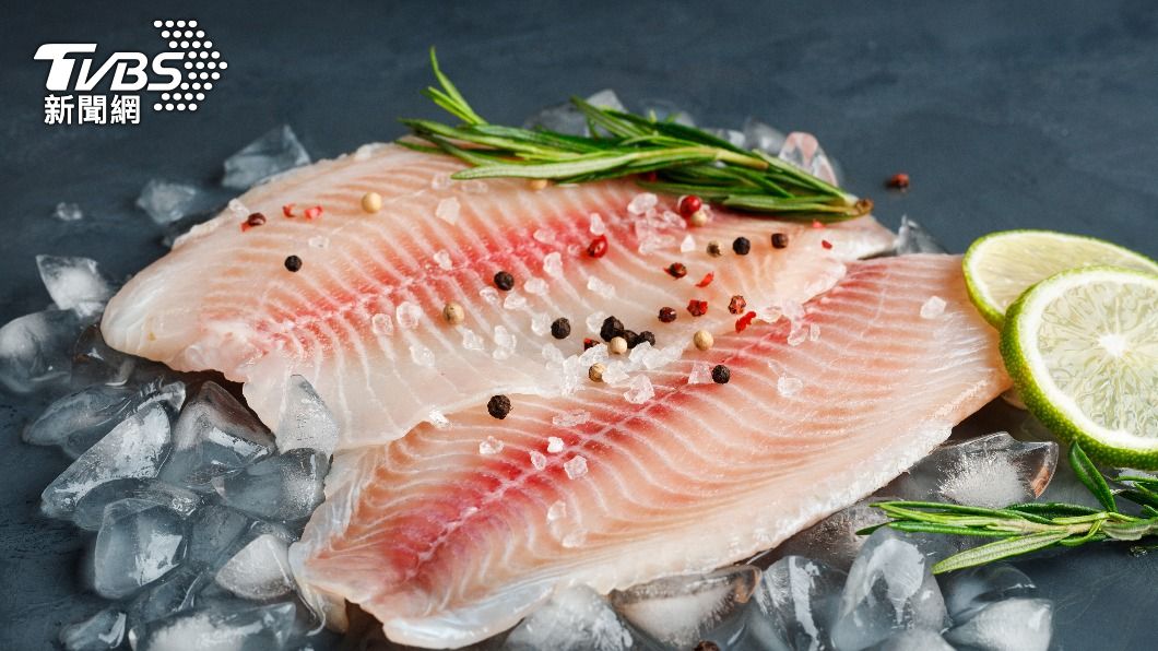 鱸魚蔬菜湯熱量低,加入大量洋蔥、大蒜可以提高新陳代謝。(示意圖/shutterstock達志影像)