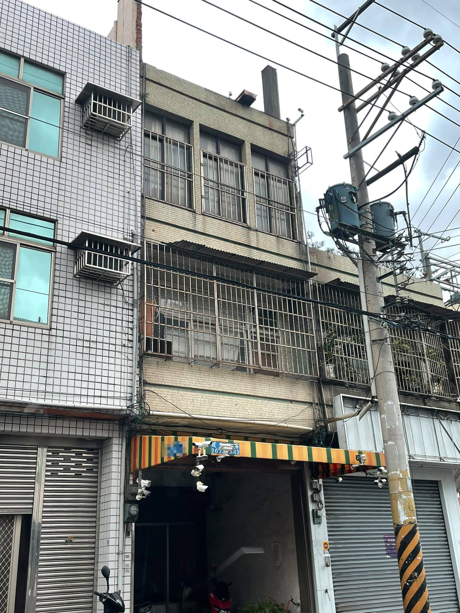 原PO好奇,「這附近是治安很不好嗎?」(圖/翻攝自爆廢公社二館)