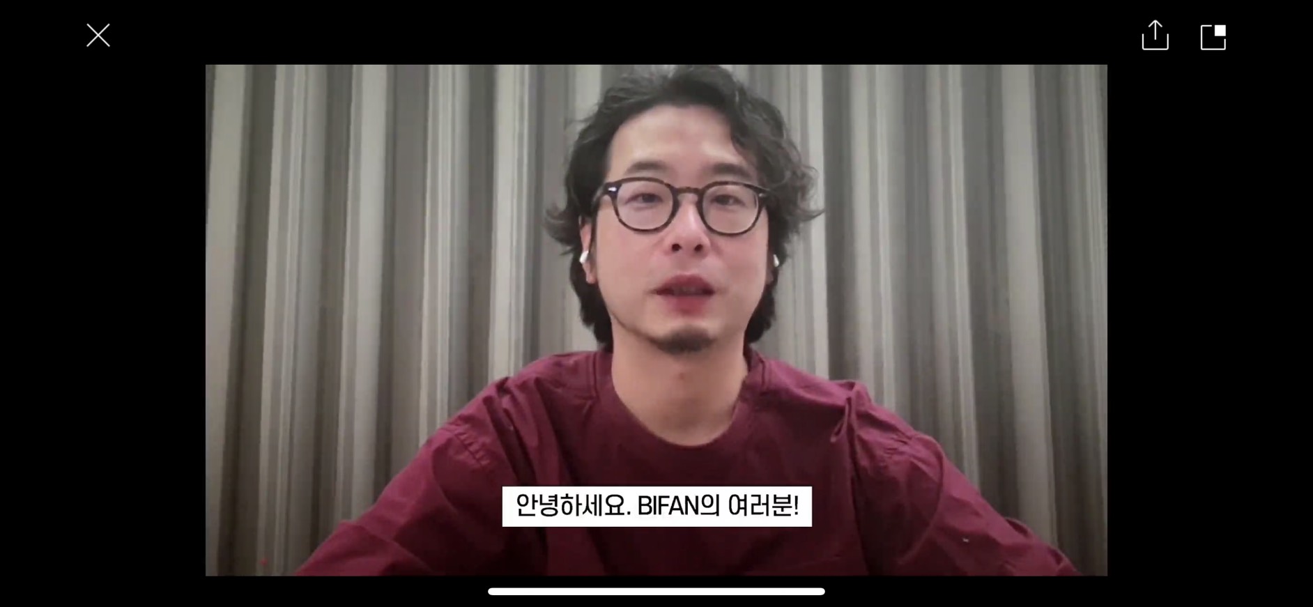 導演許富翔代表《詭扯》團隊,感謝韓國富川影展的評審與觀眾。(圖/良人行影業提供)