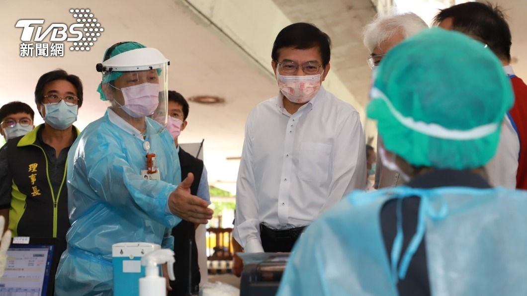 公路總局則在7月2日起在濱江計程車服務站、建國計程車服務站、內湖高等地點幫已造冊的計程車駕駛大規模施打莫德納。(圖/公路總局提供)